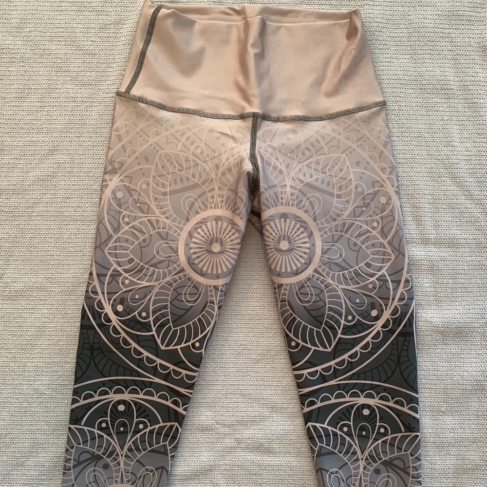 NEW LUXURY COMPRESSION LEGGINGS one size fits 0-10 HW